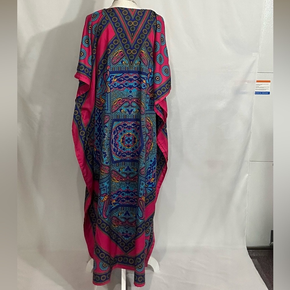 Pink and Blue Resort Wear Dress with V-Neck and Dolman Sleeves - Picture 2 of 5